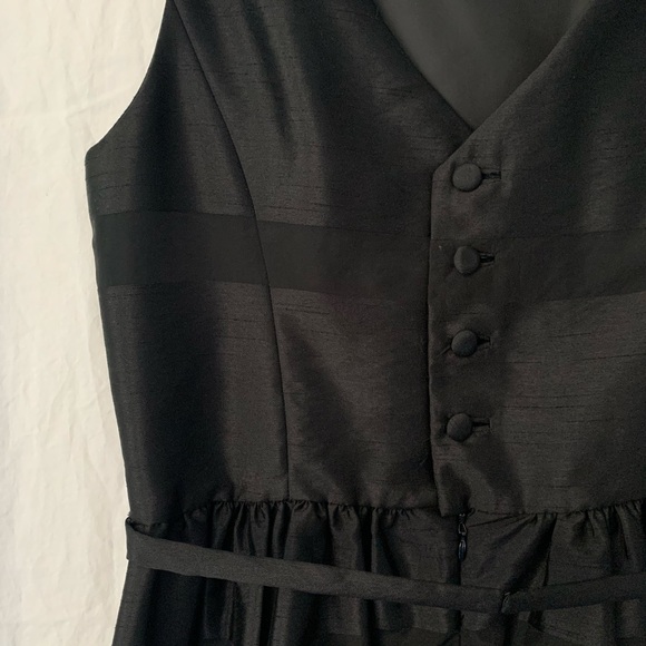 EUC TAYLOR DRESSES Button Back Fit and Flare Dress - Picture 4 of 13